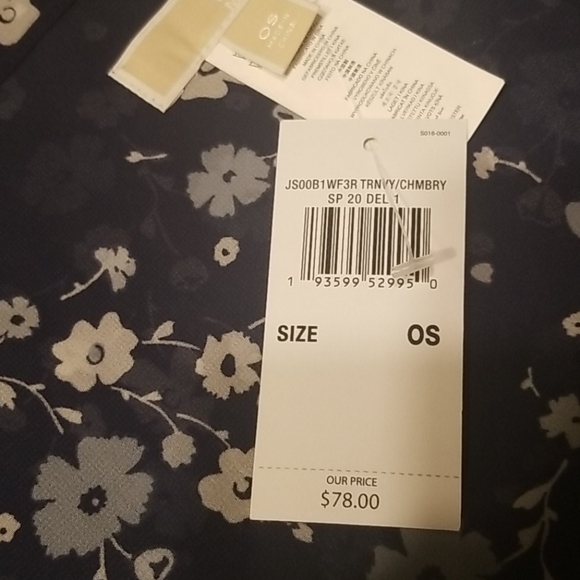 Michael Kors flowered scarf - Picture 2 of 4